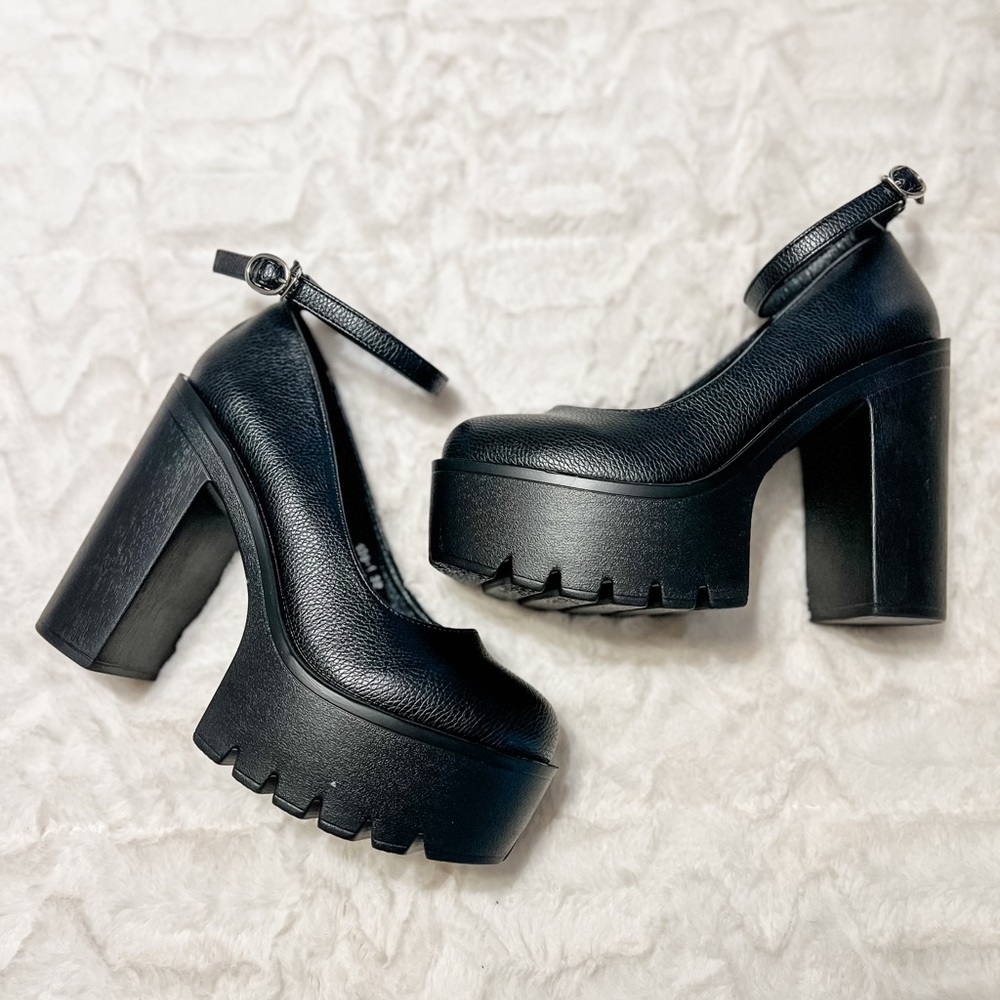 Chunky Platform Heel - Size 7.5 - NEVER WORN